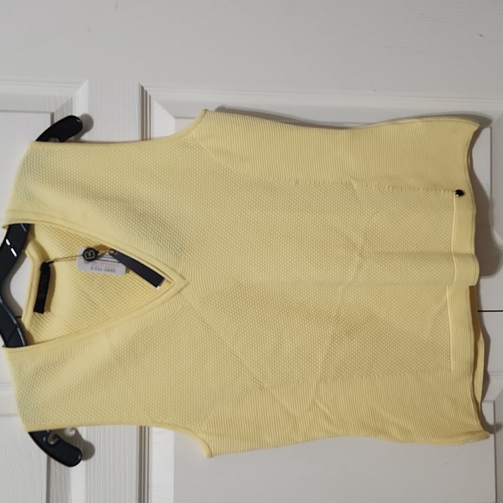 NWT BIANA Ellie Top. Product Of EU. Size L